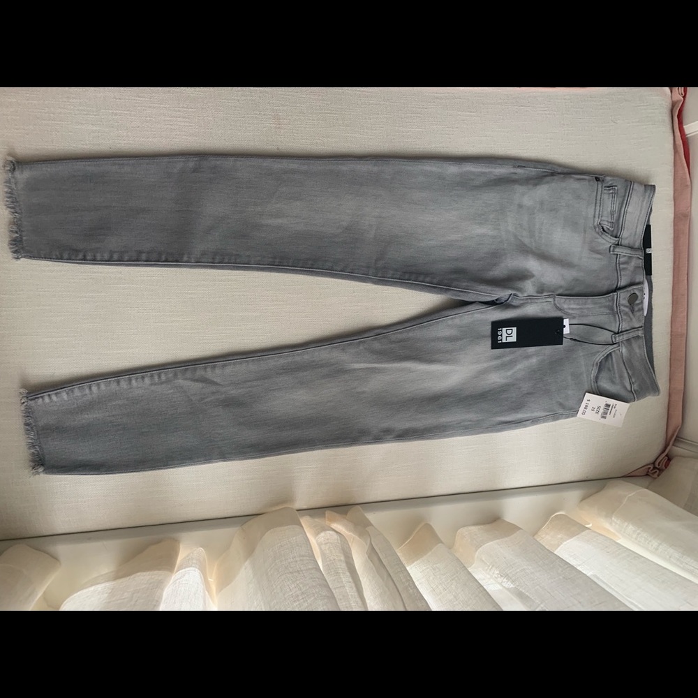 DL 1961 grey jeans/jegging size: 25 NWT